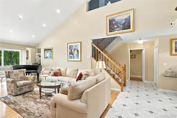 24 Oakcrest LN, Hastings-on-hudson, NY 10706