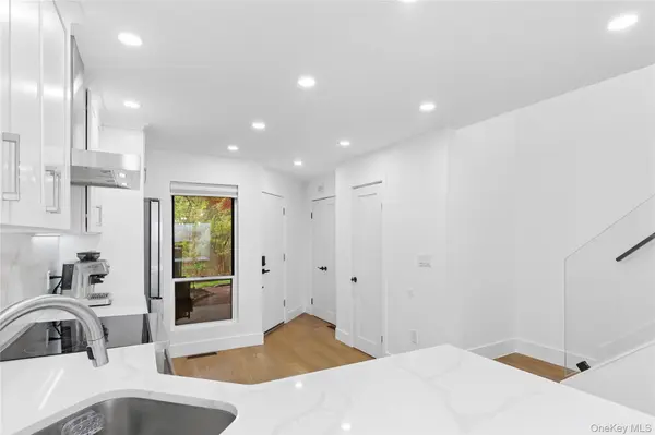 23 Library AVE #3, Westhampton Beach, NY 11978