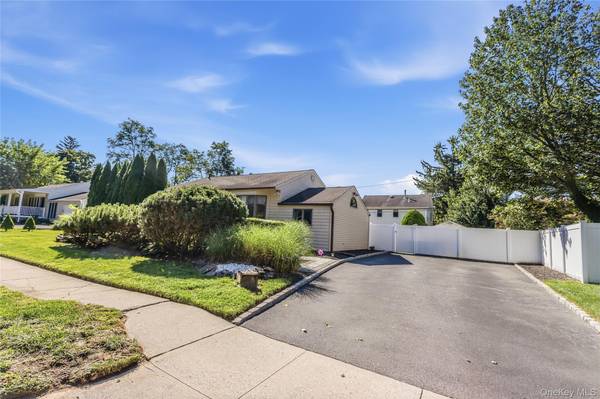 78 Little Plains RD, Huntington, NY 11743
