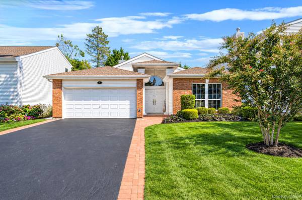 6 Hamlet DR, Commack, NY 11725