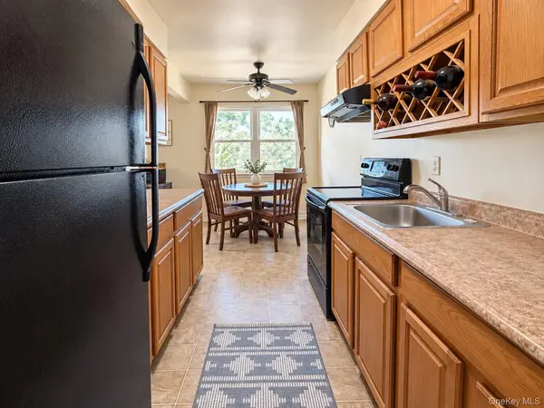 50 Cromwell TER #6, New Windsor, NY 12553