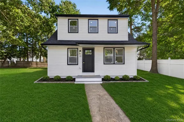10 harrison dr, Shirley, NY 11967