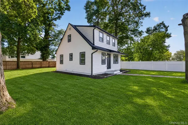 10 harrison dr, Shirley, NY 11967