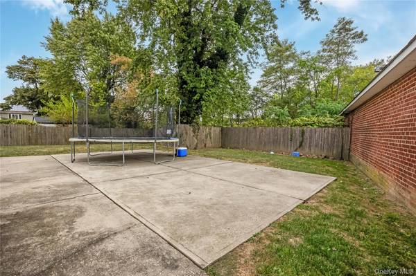 204 Bayside AVE, Oceanside, NY 11572
