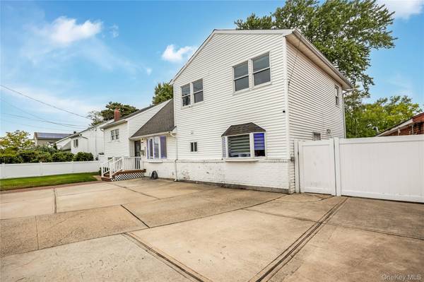 204 Bayside AVE, Oceanside, NY 11572