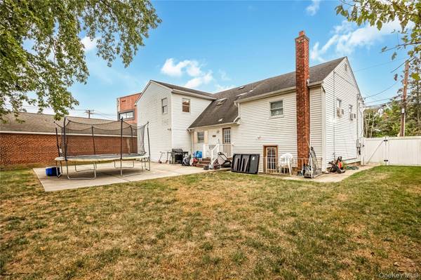 204 Bayside AVE, Oceanside, NY 11572