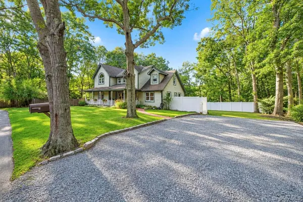 15 Hillcrest AVE, Port Jefferson, NY 11777