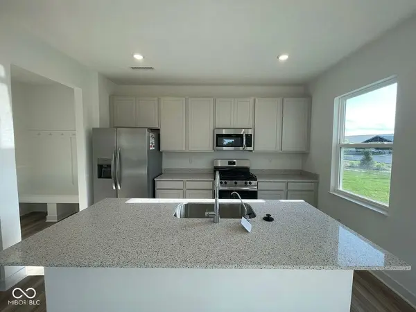 1066 Tansley LN, Avon, IN 46123