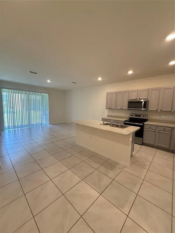 1264 YELLOW FINCH DR, Davenport, FL 33837