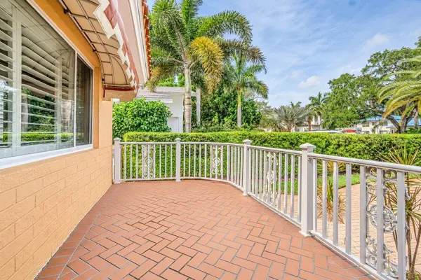 243 SNELL ISLE BLVD NE, St Petersburg, FL 33704