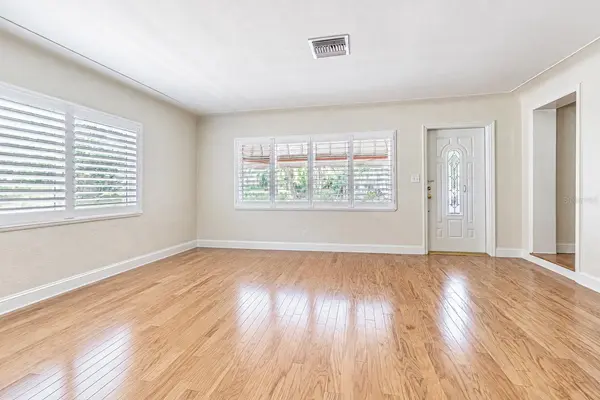 243 SNELL ISLE BLVD NE, St Petersburg, FL 33704