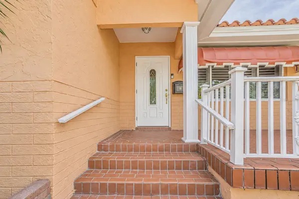 243 SNELL ISLE BLVD NE, St Petersburg, FL 33704