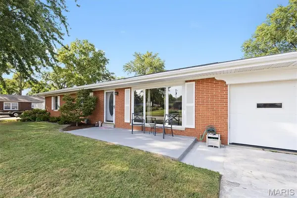 128 Aaron DR, Belleville, IL 62220