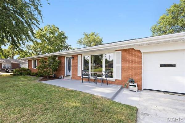 128 Aaron DR, Belleville, IL 62220