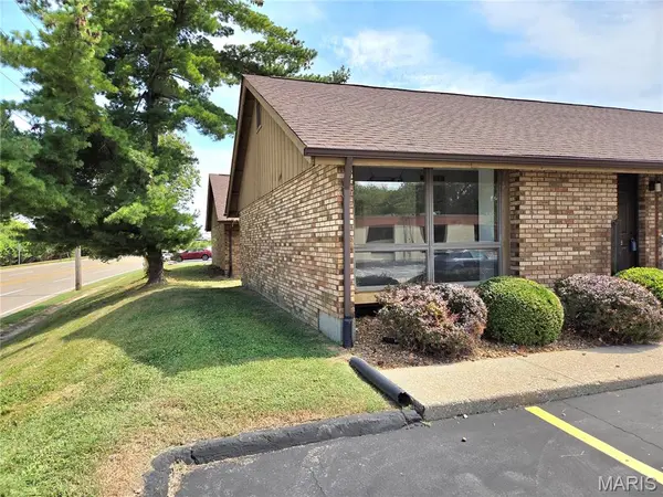 3496 Hollenberg DR, Bridgeton, MO 63044