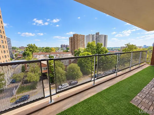 4466 W Pine BLVD #8D, St Louis, MO 63108