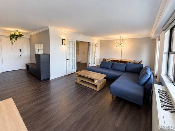 4466 W Pine BLVD #8D, St Louis, MO 63108
