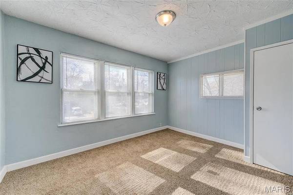 8257 Brenner AVE, St Louis, MO 63114