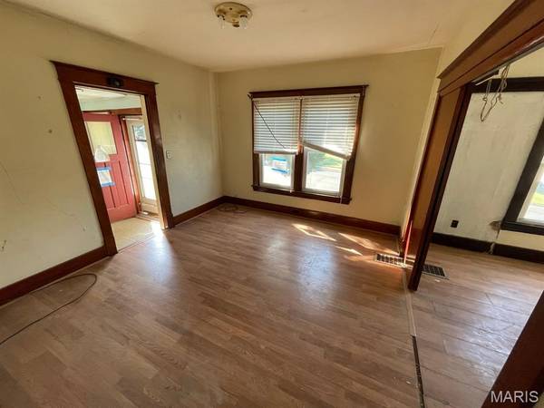 148 W 2nd ST, Roxana, IL 62084