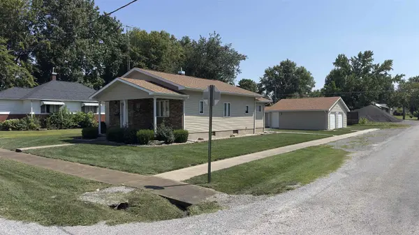 902 E Clark ST E, West Frankfort, IL 62896