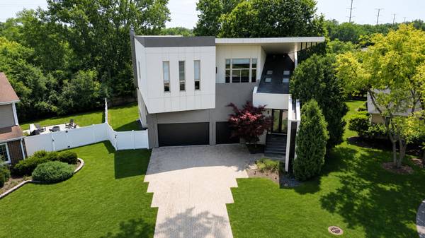 220 Astor PL, Northbrook, IL 60062