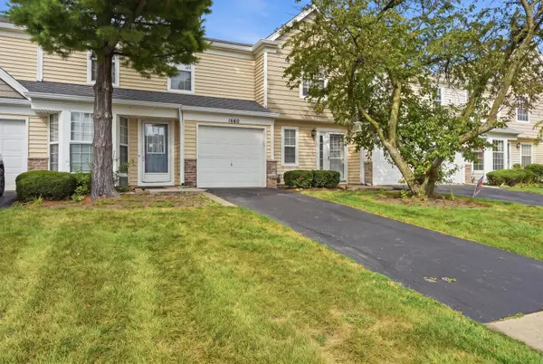 1660 College Green DR, Elgin, IL 60123