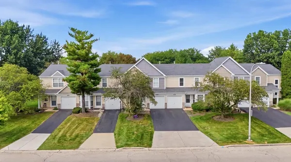 1660 College Green DR, Elgin, IL 60123