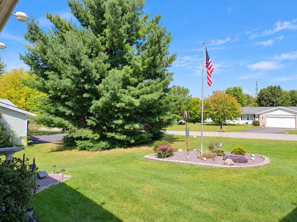6727 Sawmill DR, Roscoe, IL 61073