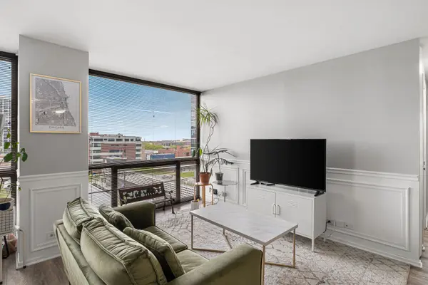4343 N Clarendon AVE #817, Chicago, IL 60613