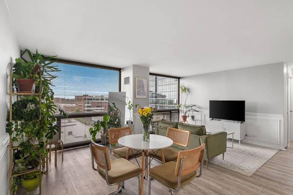 4343 N Clarendon AVE #817, Chicago, IL 60613