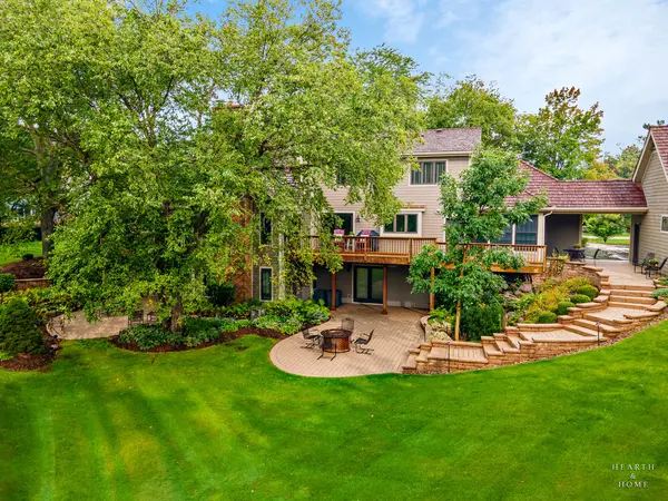 1117 Carberry CIR, Inverness, IL 60067