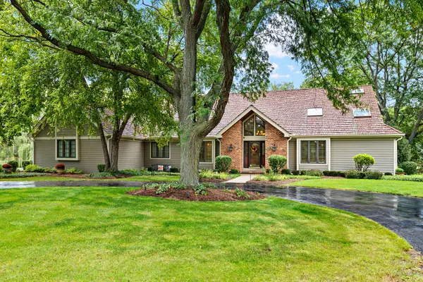 1117 Carberry CIR, Inverness, IL 60067