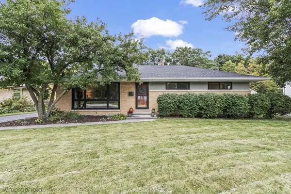 335 S Slusser ST, Grayslake, IL 60030