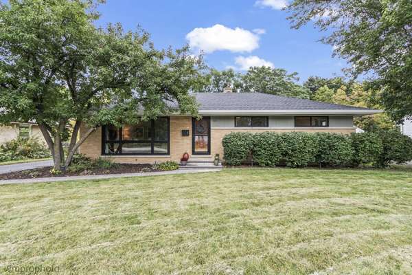335 S Slusser ST, Grayslake, IL 60030
