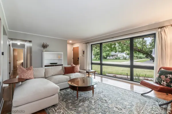 335 S Slusser ST, Grayslake, IL 60030