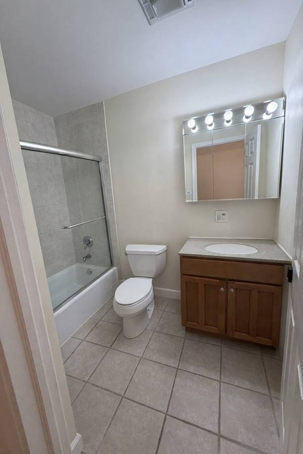500 N Wilke RD #206, Palatine, IL 60074