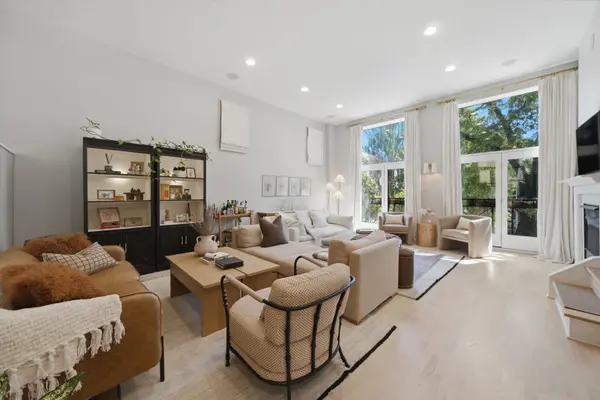 1856 W Superior ST, Chicago, IL 60622
