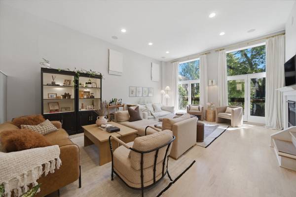 1856 W Superior ST, Chicago, IL 60622