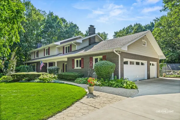 38W225 Hunting TRL, Batavia, IL 60510