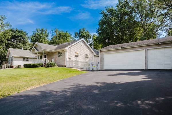 38315 N 5th AVE, Spring Grove, IL 60081