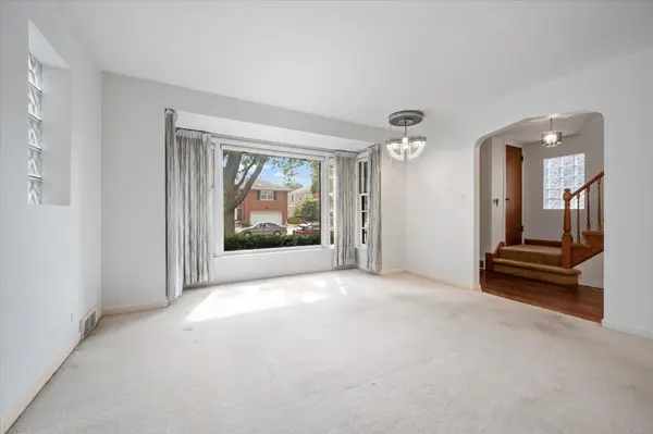 2820 W Fargo AVE, Chicago, IL 60645