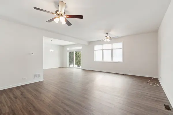 35 Olympus DR, Tinley Park, IL 60477