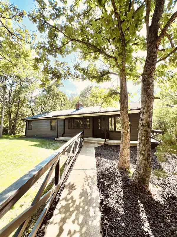 3S306 Winfield RD, Warrenville, IL 60555