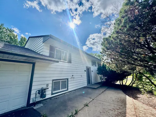 2001 Yellowstone TRL, Brooklyn Park, MN 55444