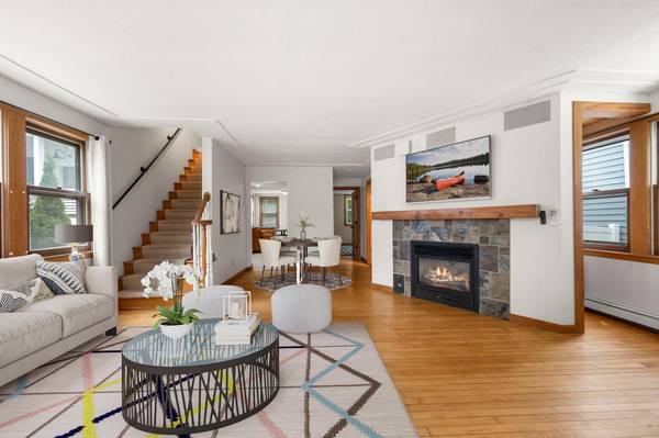 62 Juniper ST, Mahtomedi, MN 55115