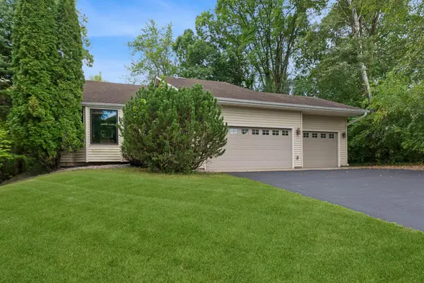 17388 Jaguar PATH, Lakeville, MN 55044