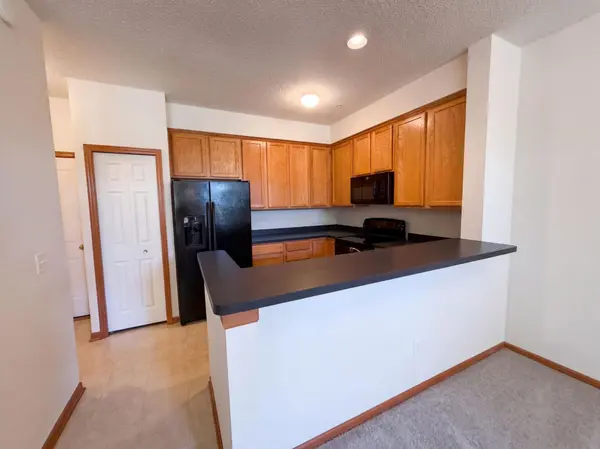 7231 Jewel LN N #702, Maple Grove, MN 55311