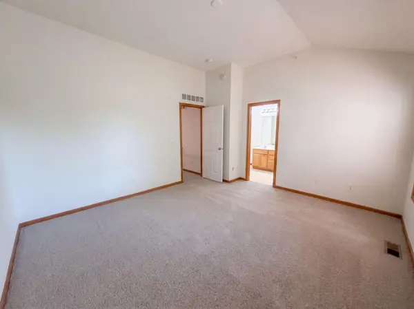 7231 Jewel LN N #702, Maple Grove, MN 55311