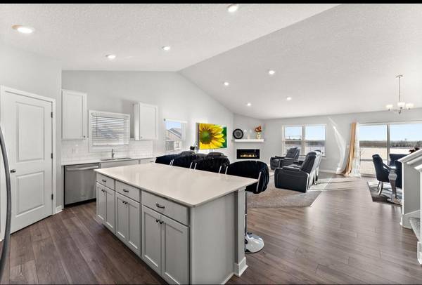 5124 Mustang CIR, Woodbury, MN 55129