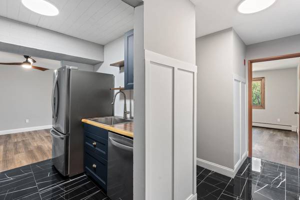 2700 Oxford ST N #101, Roseville, MN 55113
